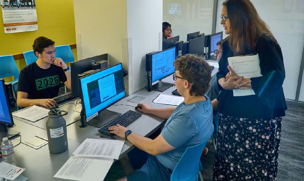 MEC amplia oferta de cursos gratuitos para professores com foco em tecnologia e inclusão