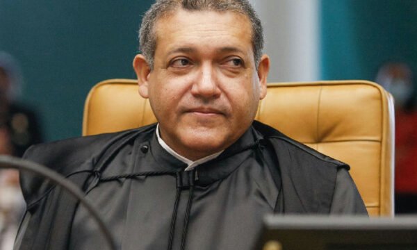 Nunes Marques restringe atividades do canal Exército do Lula no Whatsapp
