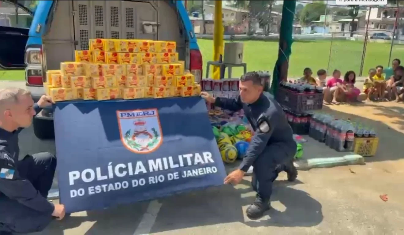 Policiais do Patamo realizam ação social com distribuição de presentes em Maricá