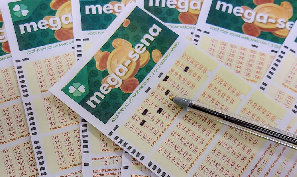 Premiação da mega-sena acumula e atinge marca de duzentos milhões de reais