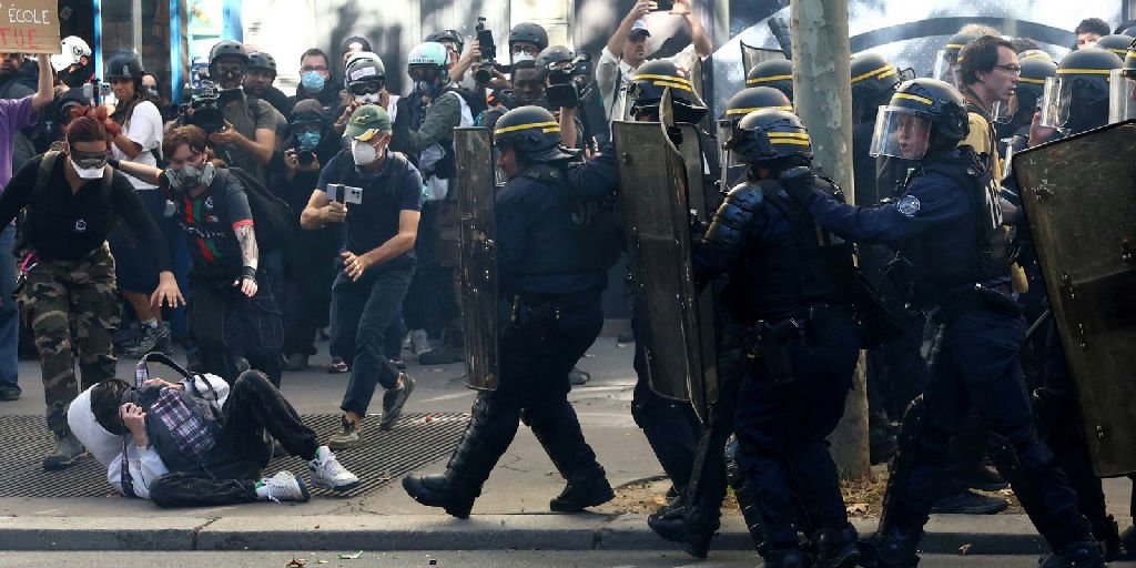 Protestos estudantis na França mantêm pressão por melhorias no sistema educacional