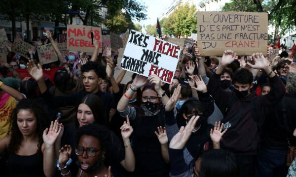 Protestos estudantis paralisam escolas na França em dia de mobilização nacional