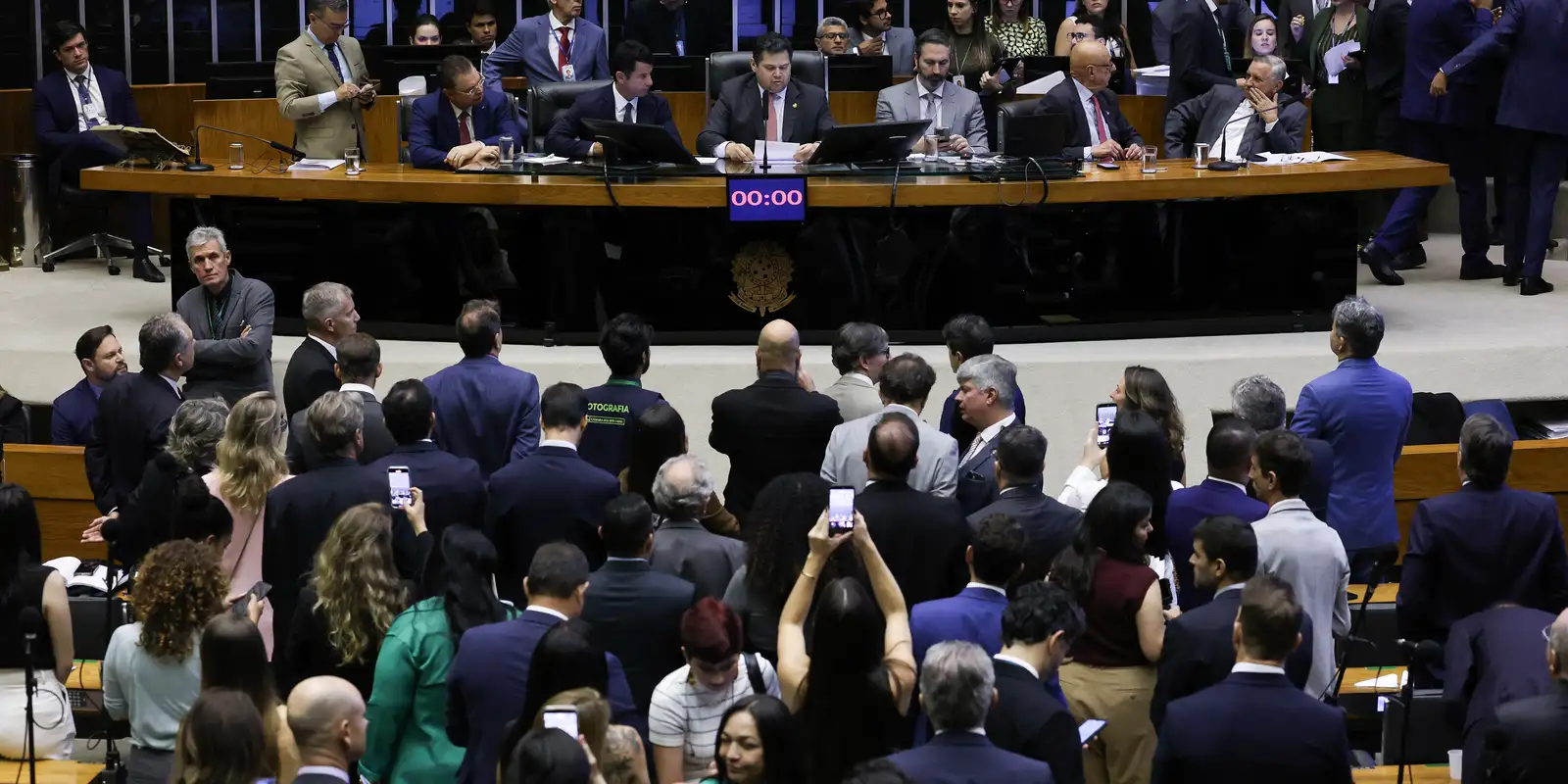Senado define votação da PEC que extingue a escala 6x1 para a próxima quarta-feira