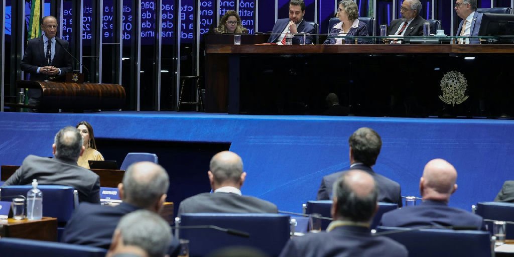 Senado prepara votação decisiva para o fim da escala 6x1 no Brasil