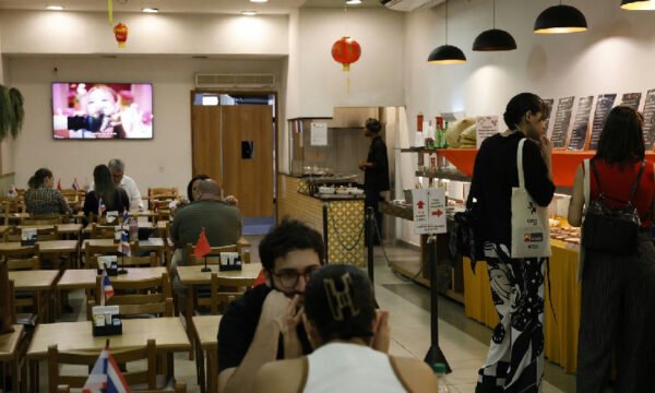 Setor de serviços registra recuo de 0,1 por cento em agosto e interrompe estabilidade