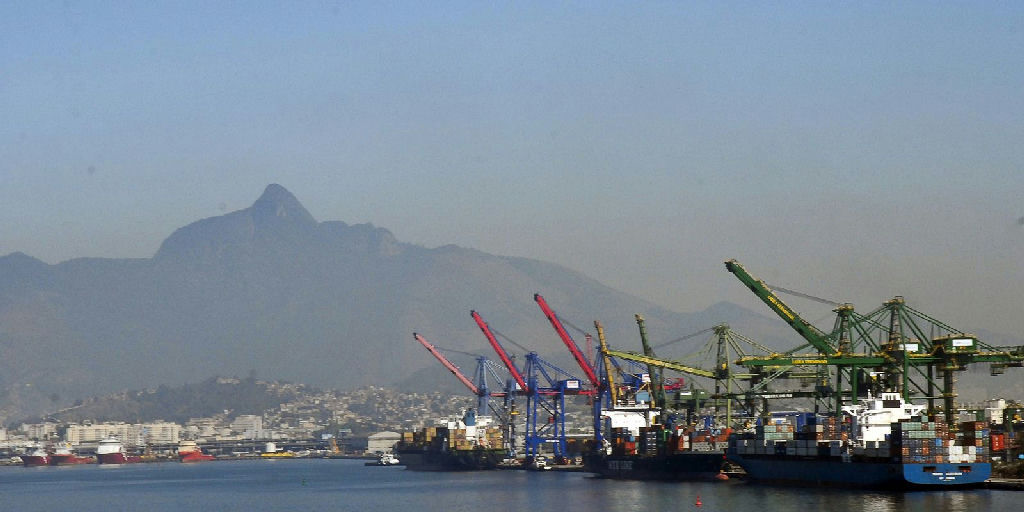 Superávit comercial brasileiro para 2026 é revisado para US$ 84,4 bilhões