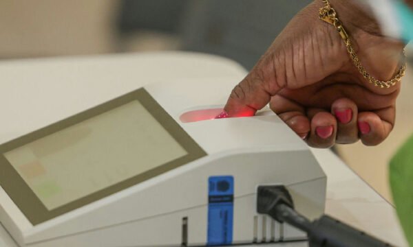 TSE registra 1.544 urnas substituídas durante o primeiro turno das eleições