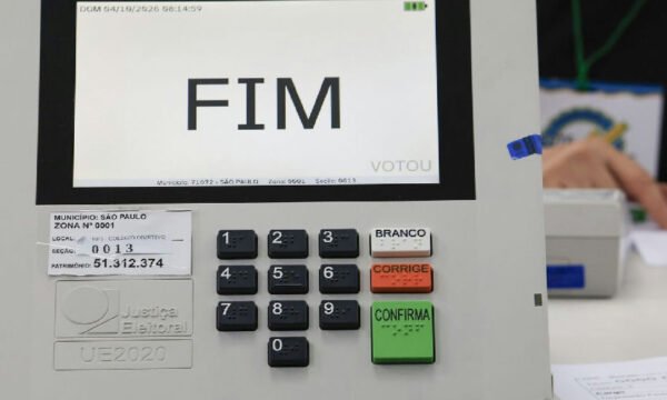 TSE substitui 421 urnas eletrônicas nas primeiras horas de votação do primeiro turno