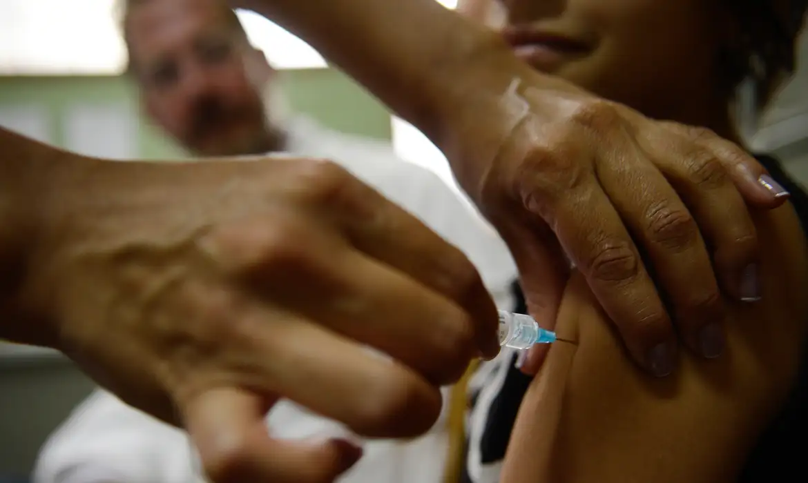 Vacina contra HPV no Sistema Único de Saúde reduz consultas por lesões