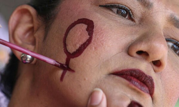 Violência política contra mulheres cresce e atinge patamar recorde nas eleições de 2026