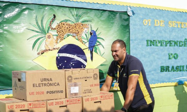 Voto em trânsito nas eleições 2026 exige consulta prévia de local de votação